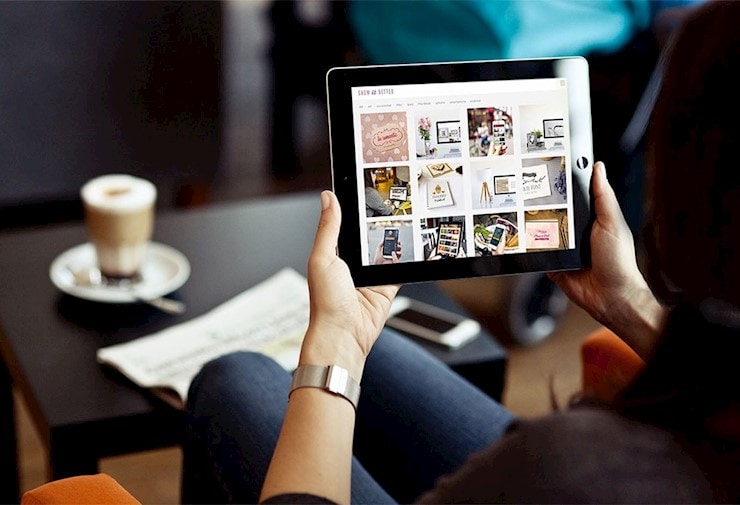 28+ Download Ipad In Hand Mockup&nbsp;PSD